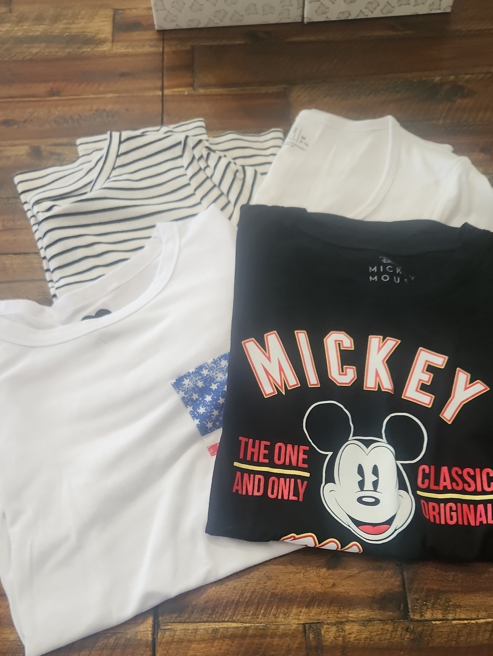Womens Medium 4 tops lot